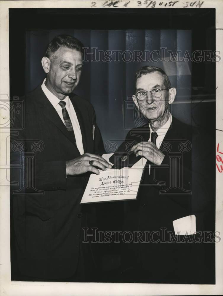 1963 Press Photo Union College recognizes alumni during ceremony in New York - Historic Images