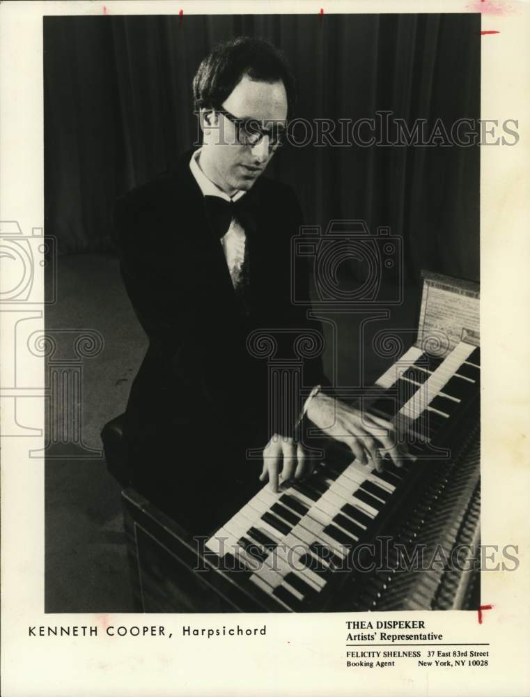 1985 Press Photo Kenneth Cooper plays Harpsichord in New York - Historic Images