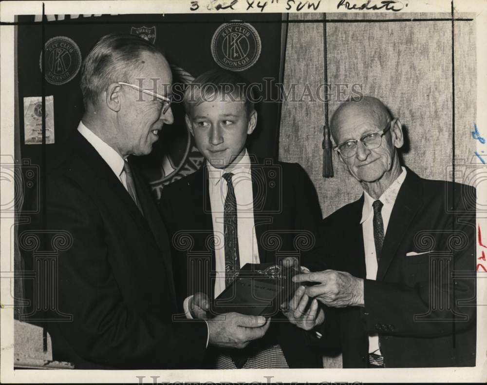 1967 Kiwanis & 4-H officials meet in Albany, New York - Historic Images