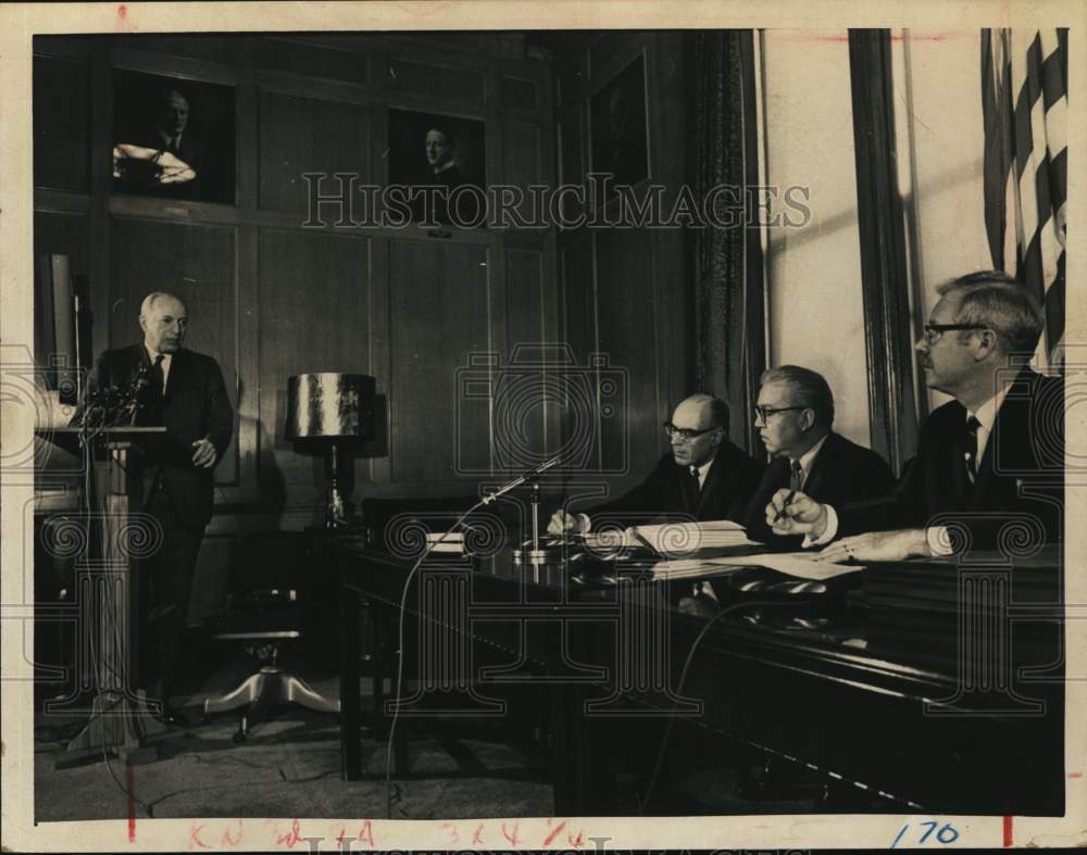 Albany, New York Mayor Erastus Corning speaks at hearing - Historic Images