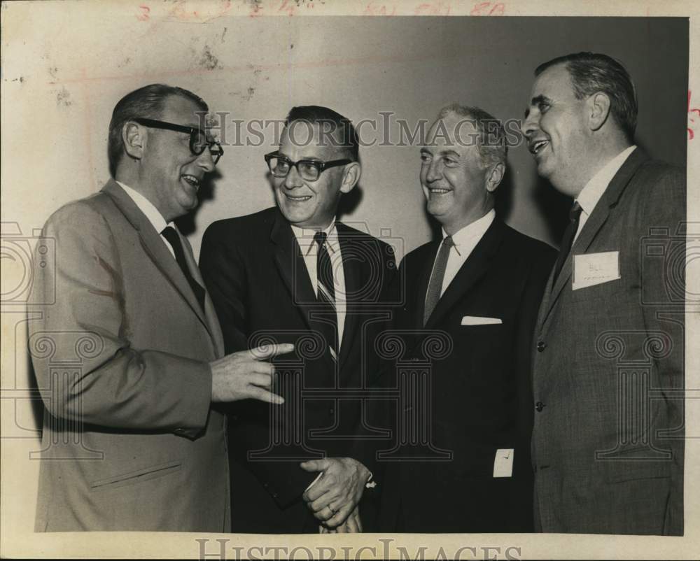 1966 Press Photo Mark Cooper speaks with fellow businessmen in New York - Historic Images