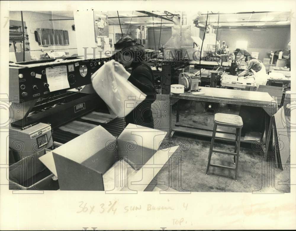 1978 Press Photo Manufacturing facility of Clear View Bag Co. in New York - Historic Images