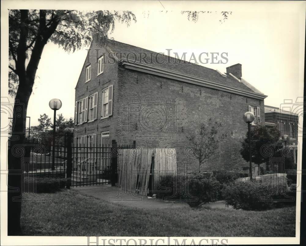 1983 Press Photo View of Quackenbush House, Broadway & Clinton, Albany, New York - Historic Images