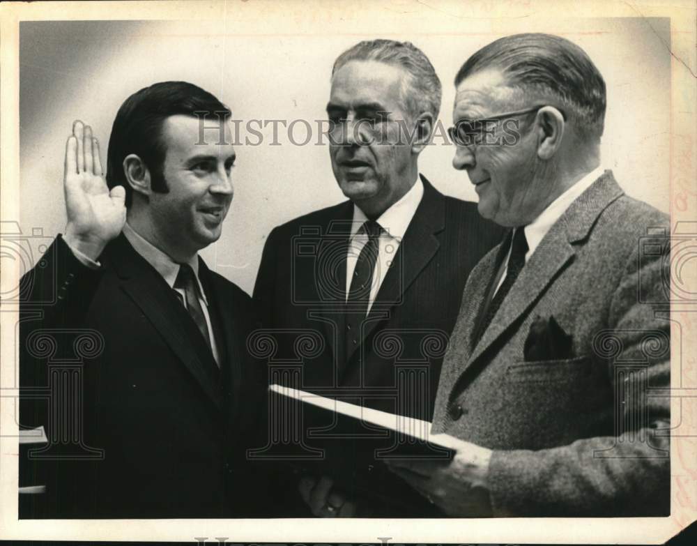 Swearing in ceremony for Robert Byers held in New York - Historic Images