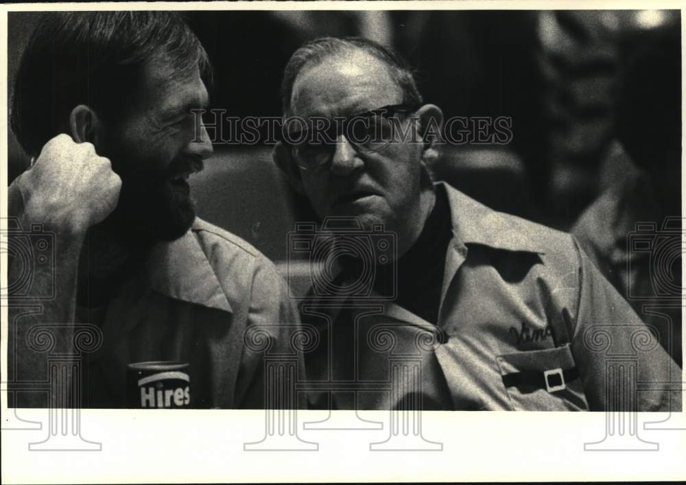 1979 Press Photo Scott Davendonis & Vince Powers at bowling alley in New York- Historic Images