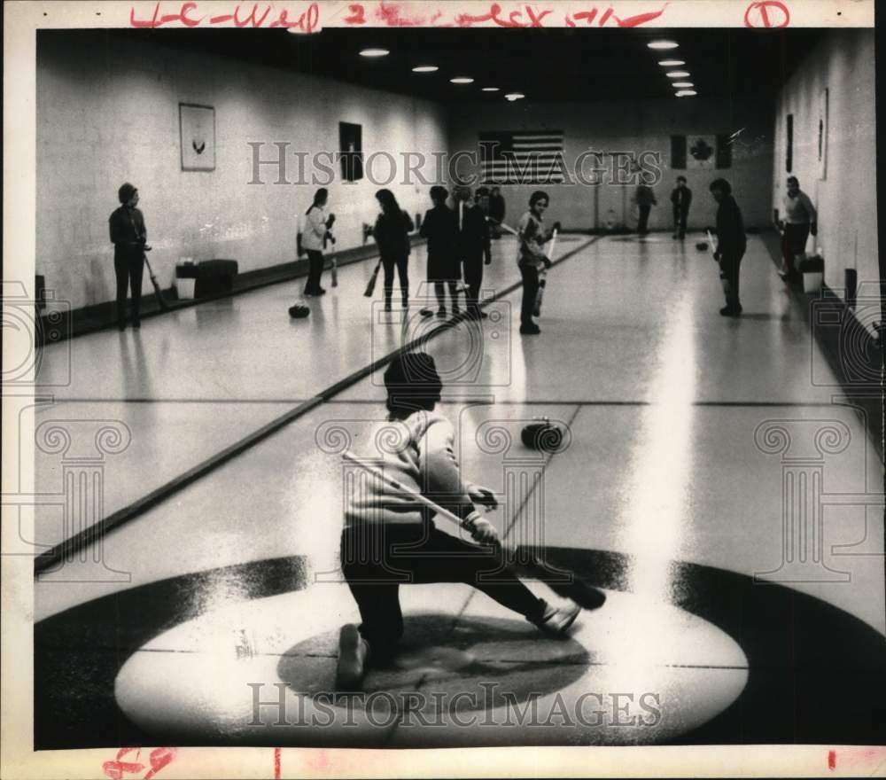 Press Photo Curling teams compete on ice in New York - tua74458- Historic Images