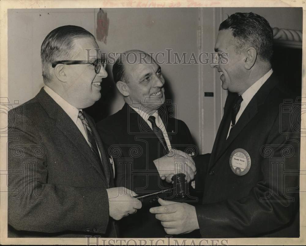 1965 Press Photo Albany, New York Kiwanis Club installs new officers at meeting - Historic Images