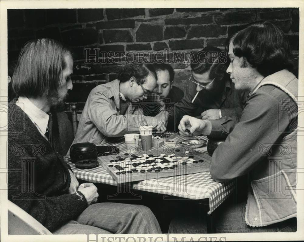 Press Photo Group plays board games at coffee house in New York - tua76118- Historic Images