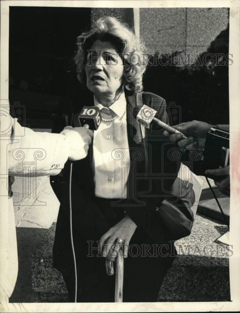 1982 Press Photo Frances Perrone interviewed outside Albany City Court, New York- Historic Images
