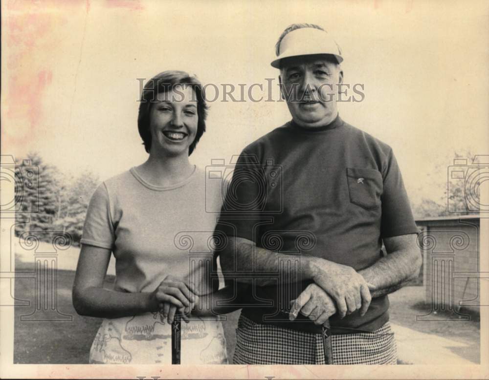 1976 Press Photo Anne and Ray Porter on golf course in New York - tua78593 - Historic Images