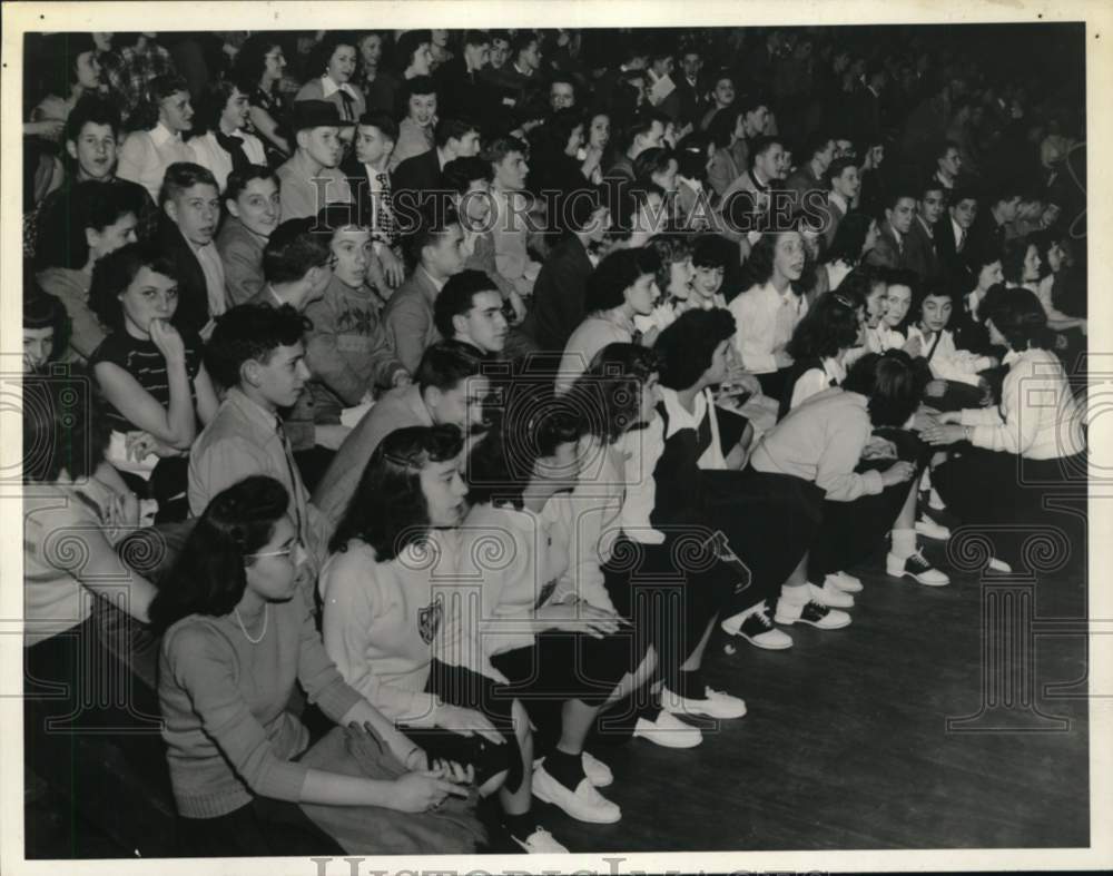 Crowd in bleachers at March of Dimes polio event in New York - Historic Images