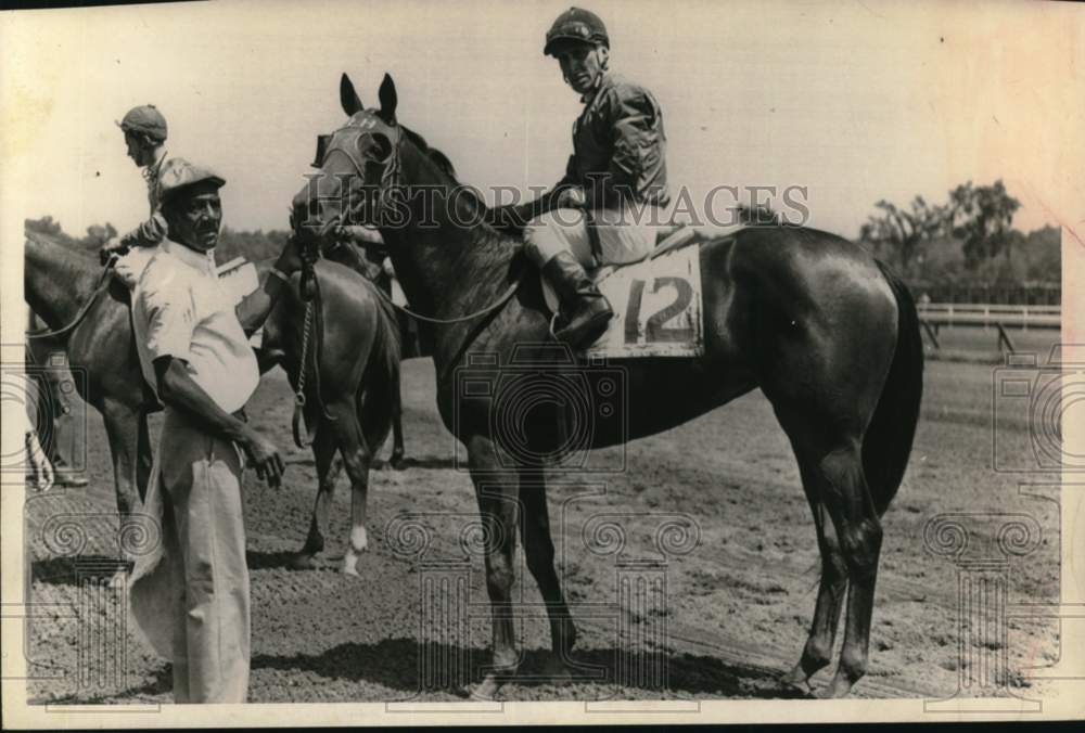 1966 Press Photo Jockey on racehorse Lace Cookie at track in New York- Historic Images