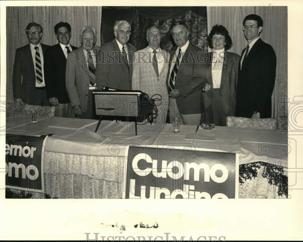 1986 Press Photo Politicians pose at campaign event in Troy, New York - Historic Images