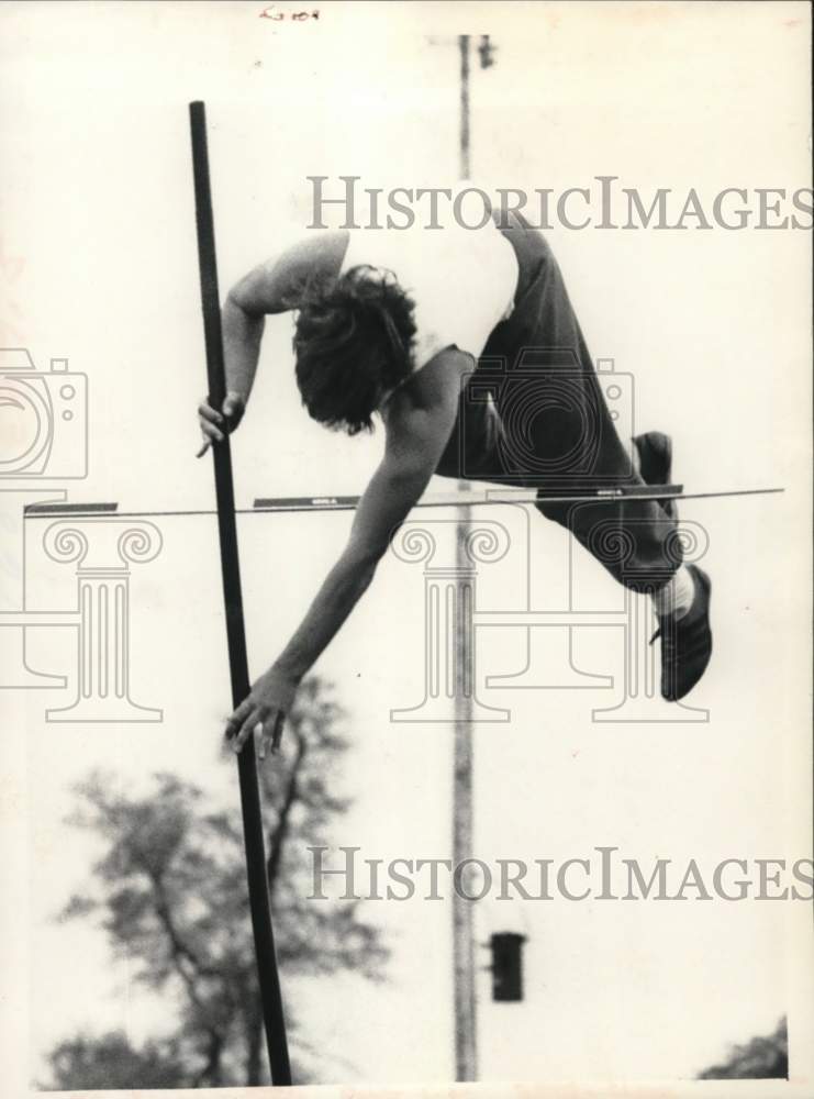 1974 Press Photo Joe De Maria, Christian Brothers Academy pole vaulter, New York- Historic Images