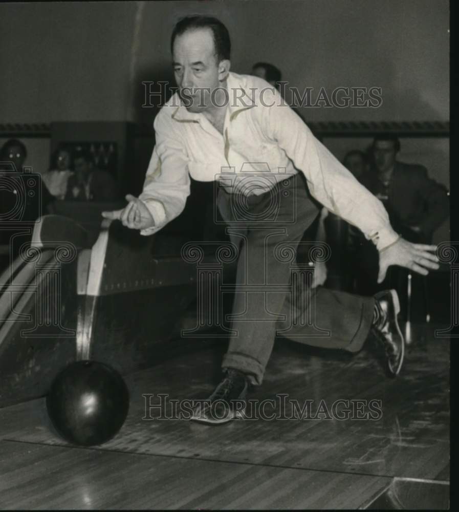 1959 Press Photo Joseph Russo bowling in New York - tua80460 - Historic Images