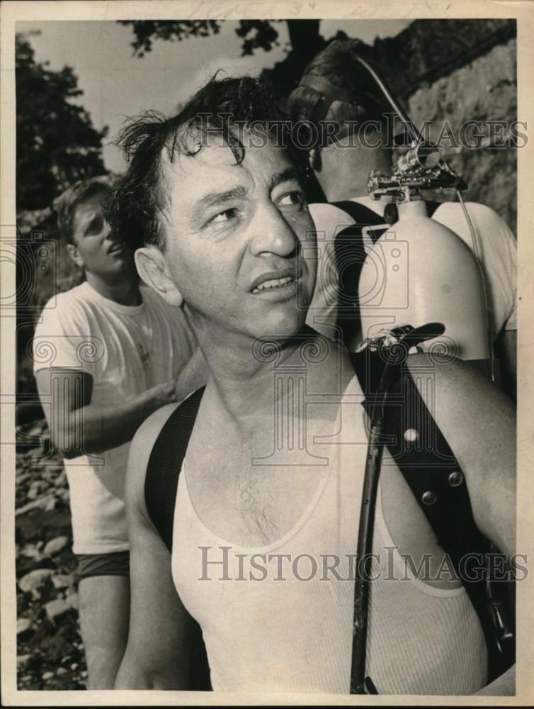 1966 Press Photo Louis Russo with scuba gear in New York - tua80464 - Historic Images