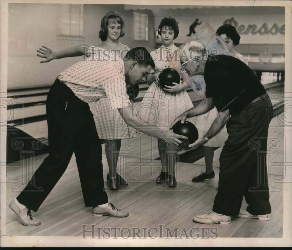 1962 Press Photo Bowling group poses on alley in Rensselaer, New York- Historic Images