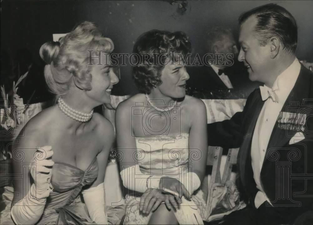 1959 Mrs. William Shaw with Mr. &amp; Mrs. Albert Callan Jr. in New York-Historic Images