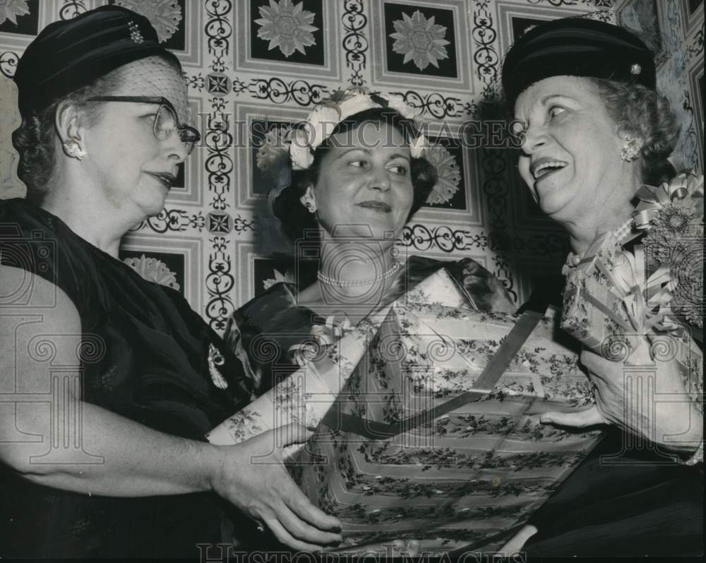 1958 Retiring telephone operator honored at dinner in Albany, NY-Historic Images