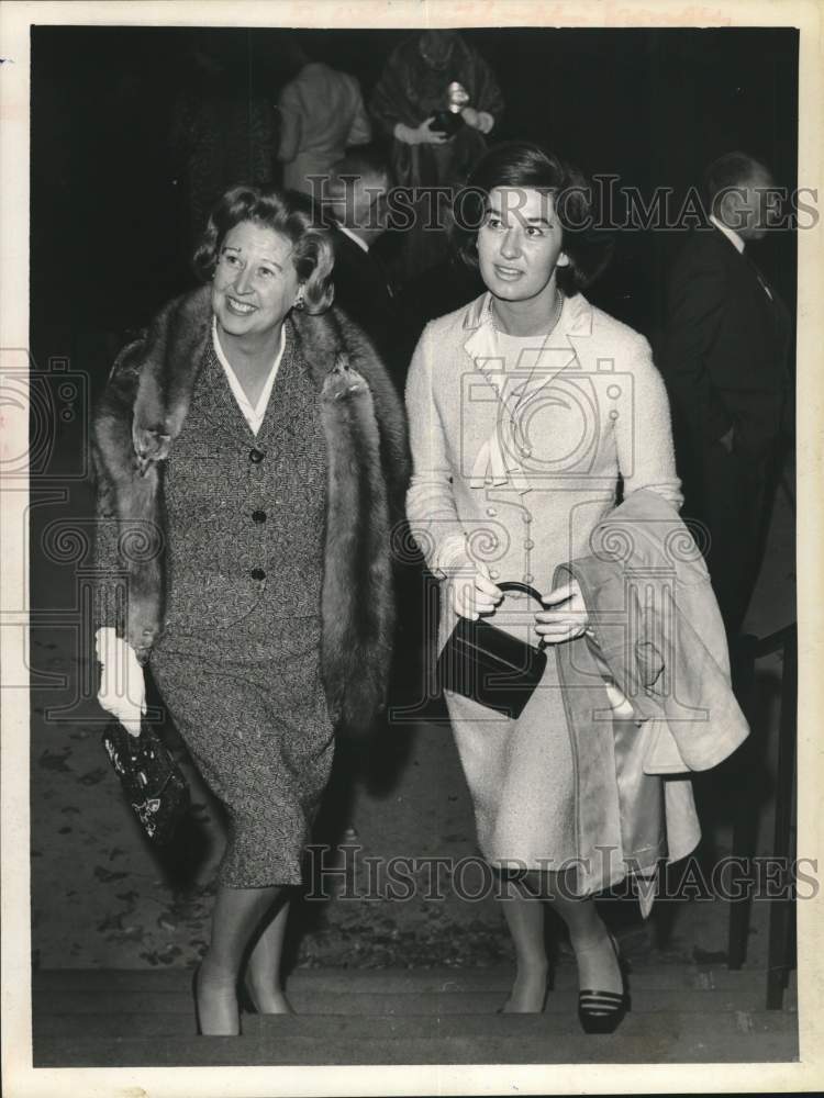 1964 Mrs. Thomas DuMay with Evelyn DuMay in New York-Historic Images