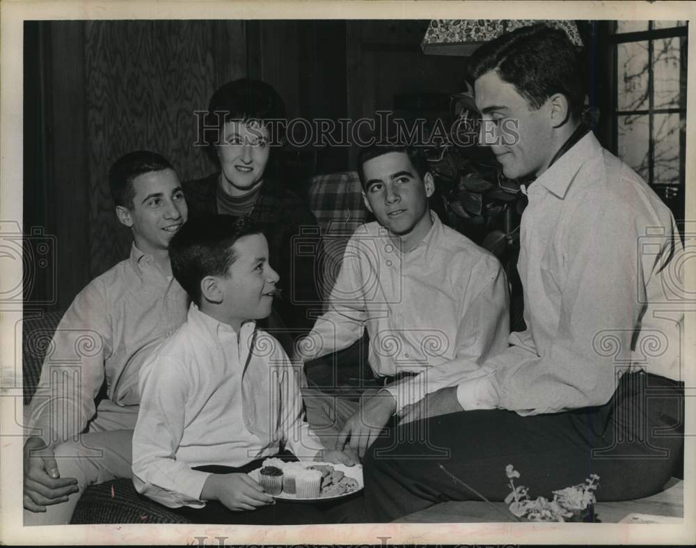 1964 Jeffrey Gelfand of South Africa with Elitzer family in New York-Historic Images