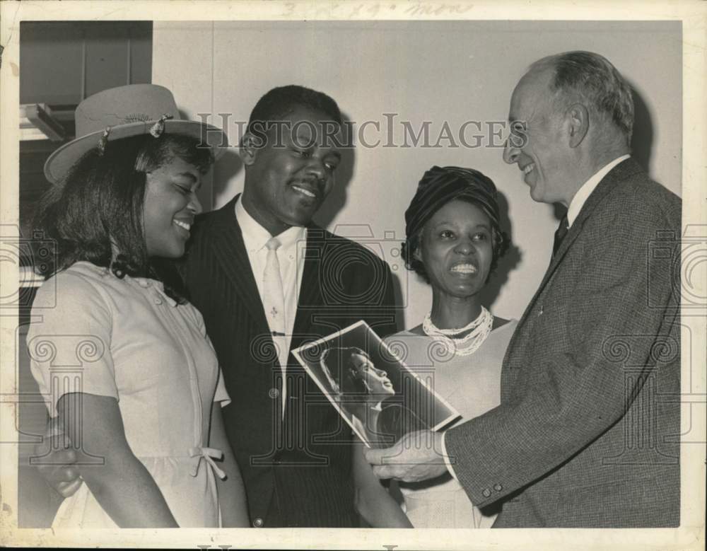 1964 Group invites Albany, New York mayor to Marion Anderson concert-Historic Images