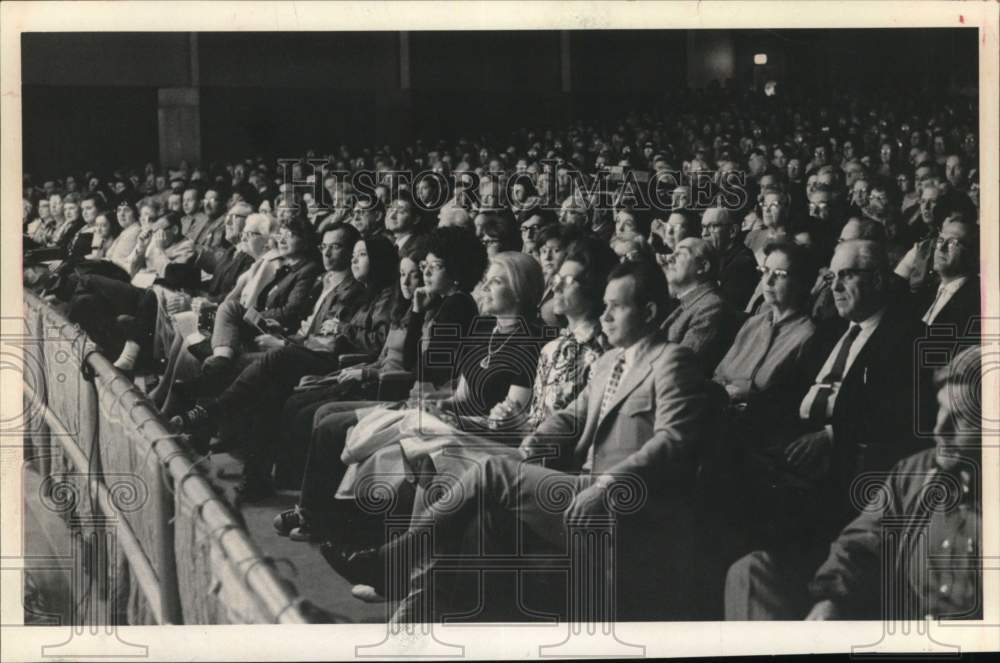 1971 Press Photo Capital Newspapers Travel Forum held in Colonie, New York- Historic Images