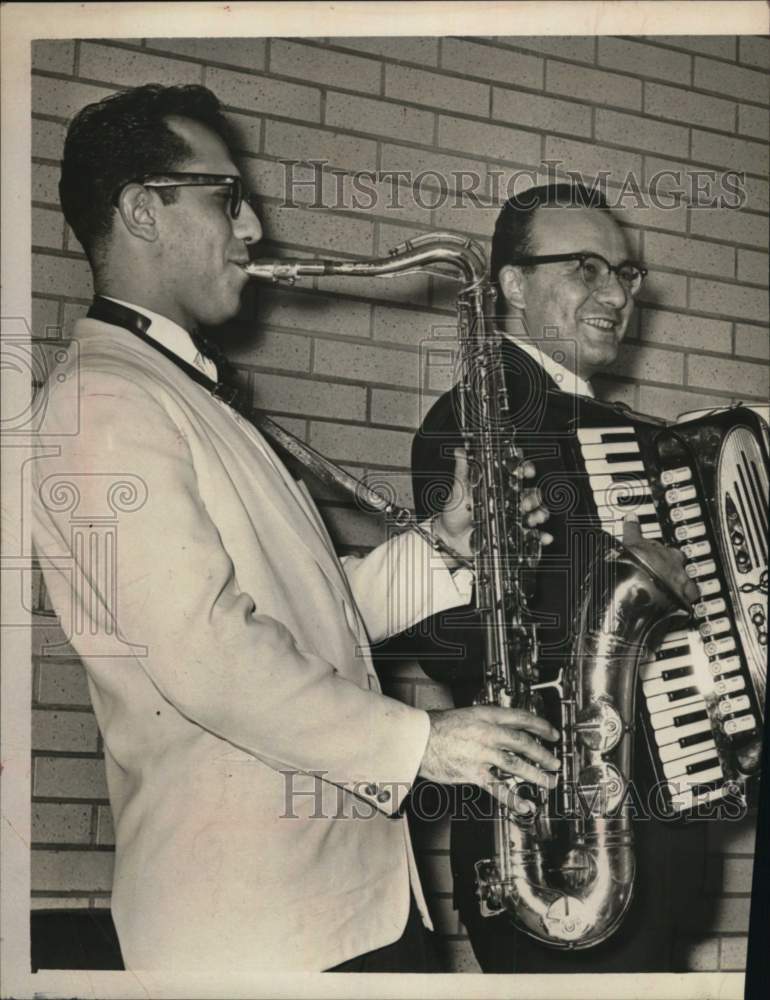 1961 Press Photo Vince Catalano & Tom Ippolito perform in Albany, New York- Historic Images