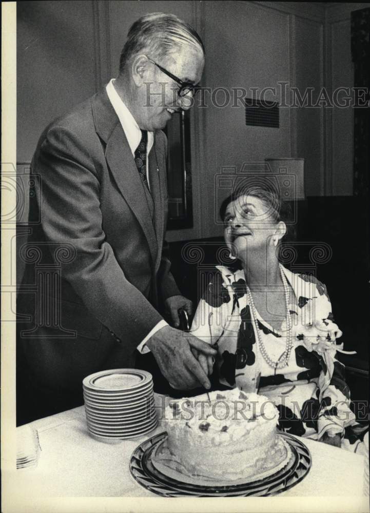1976 Press Photo New York Assemblyman Richard Conners & wife on anniversary- Historic Images