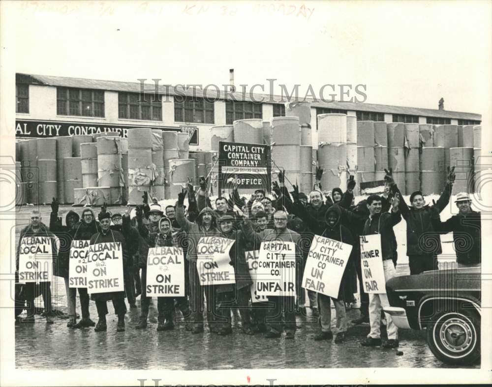 1969 Union pickets outside Capital City Container Corp., New York-Historic Images