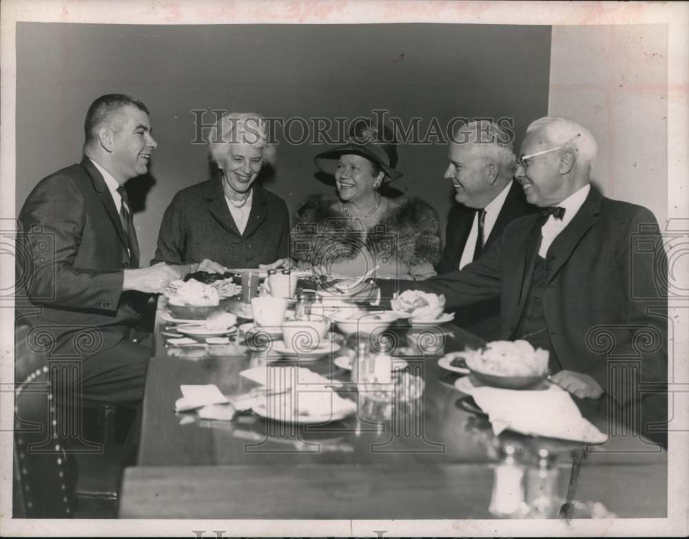 1966 Mrs. Frederick S. de Beer Jr. meets with colleages in New York-Historic Images