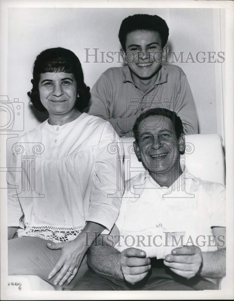 1963 John DeMercurio with wife and son in New York-Historic Images