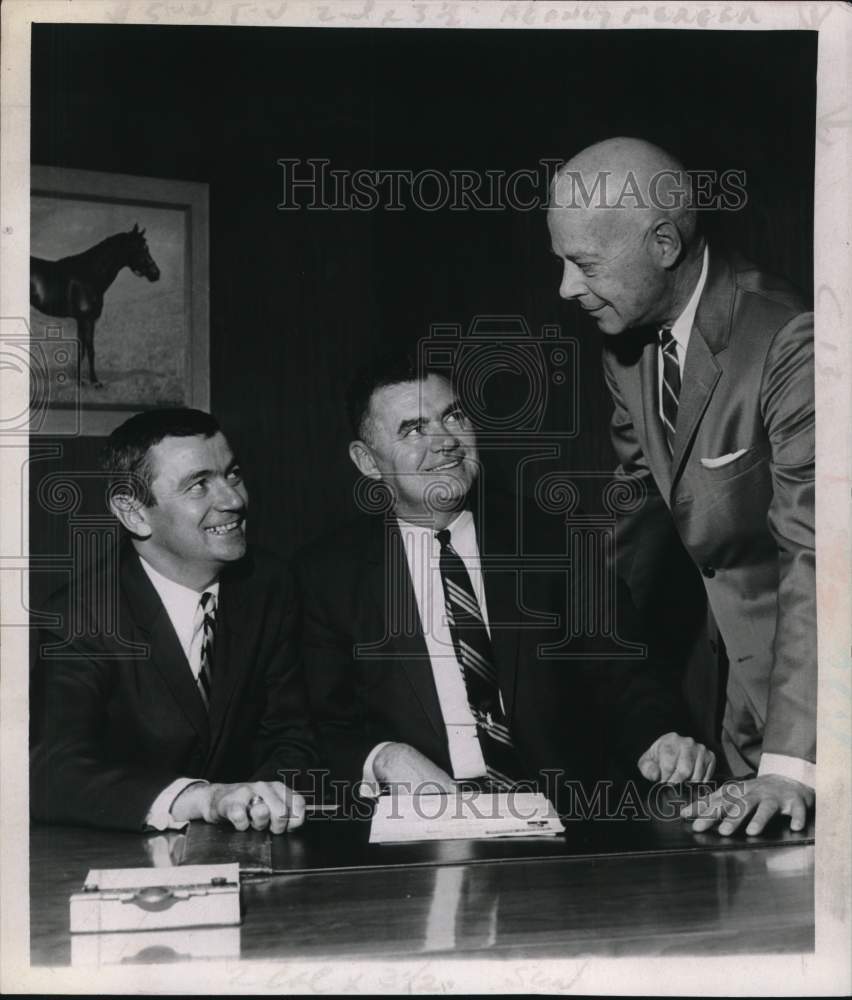 1967 John E. Dearstyne with colleagues in New York-Historic Images