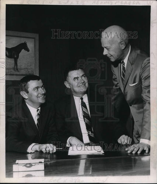 1967 John E. Dearstyne with colleagues in New York-Historic Images