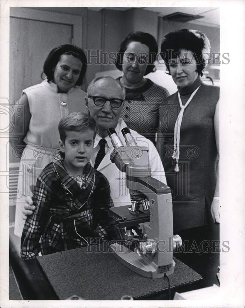 1969 Brian Finigan with medical staff in New York-Historic Images