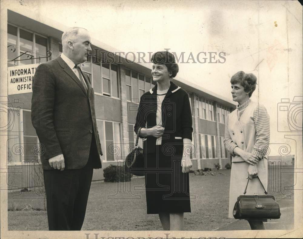 1967 Hudson Valley Community College president & students, New York-Historic Images