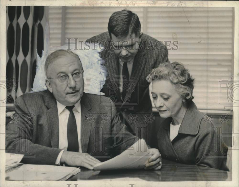 1964 Clifton Flather, Tom Eldridge & Margaret Clarke in New York-Historic Images