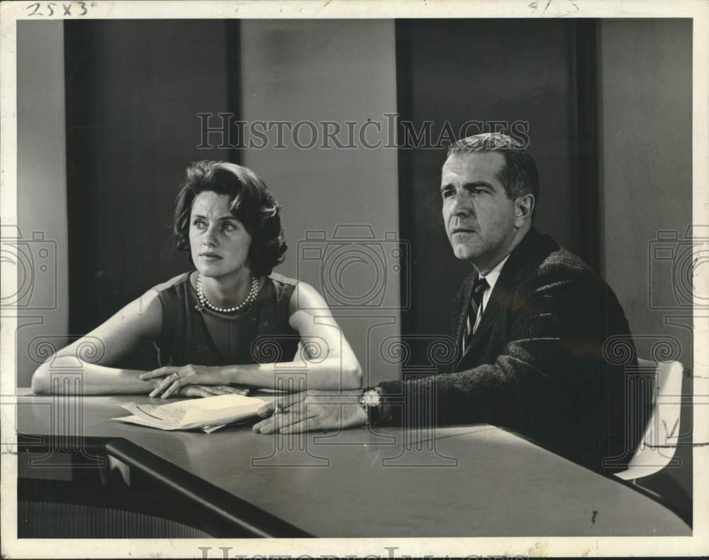 1961 Mary Fickett &amp; Harry Reasoner host &quot;Calendar&quot; on CBS Television-Historic Images