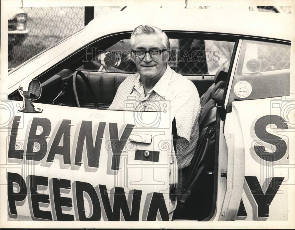 1973 Press Photo Harry Heberstreit sitting in car at Albany, New York raceway- Historic Images