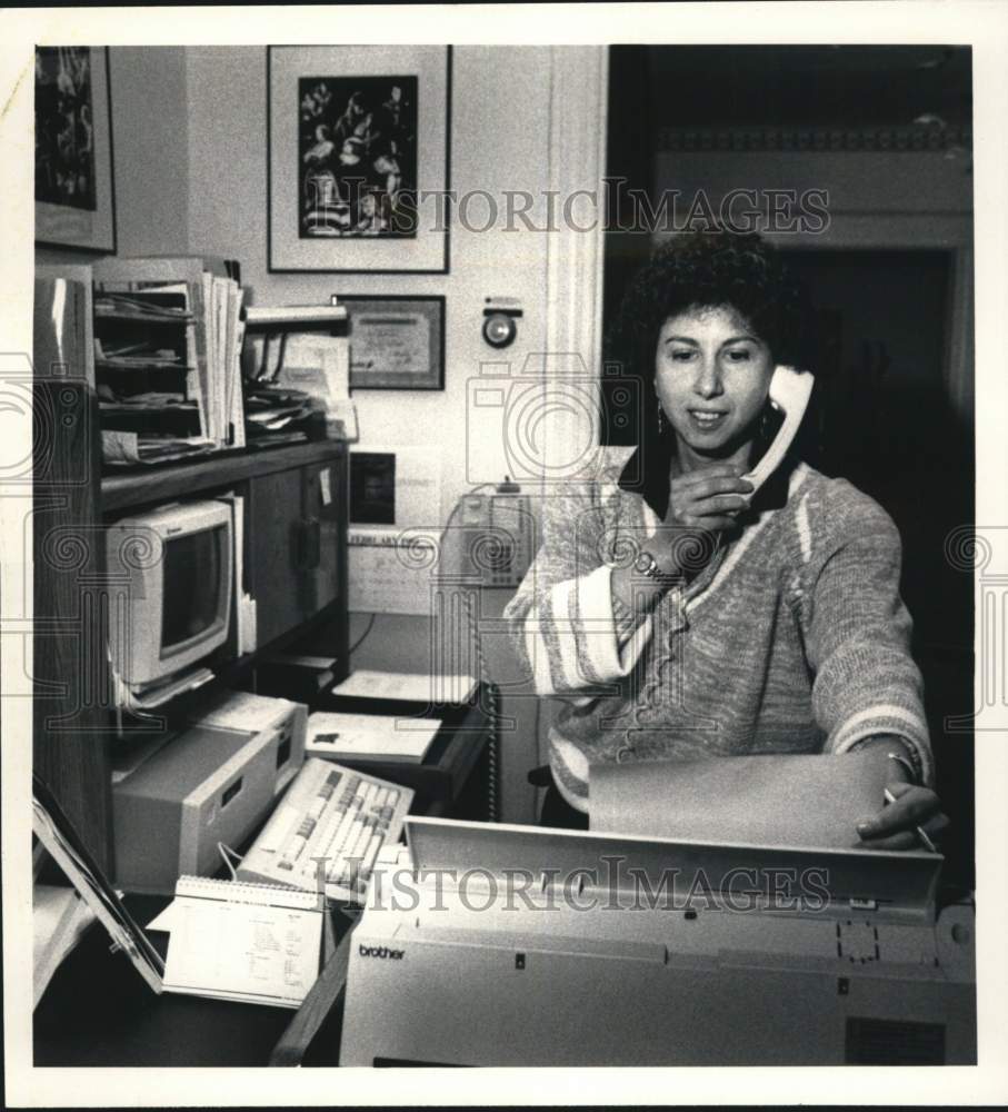 1989 Press Photo Jeri Goldstein at work in her Albany, New York home office - Historic Images