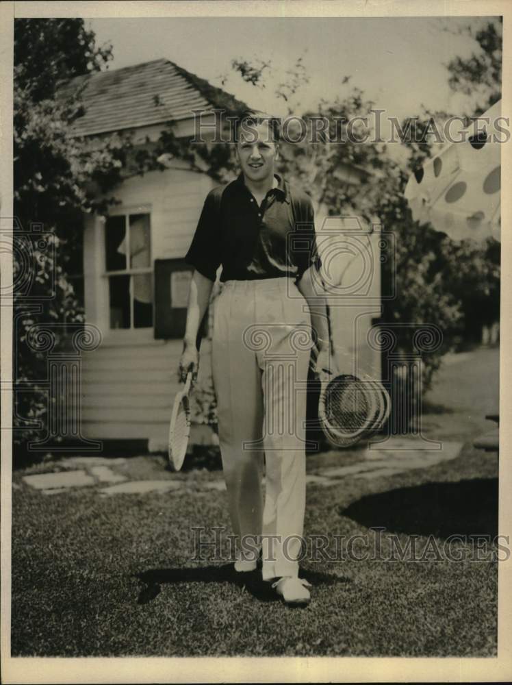 1937 Press Photo A man with tennis rackets - tub07258- Historic Images