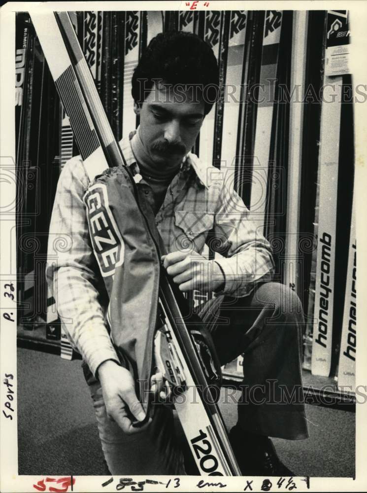 1978 Press Photo Michael Della Rocco with ski equipment - tub07306 - Historic Images