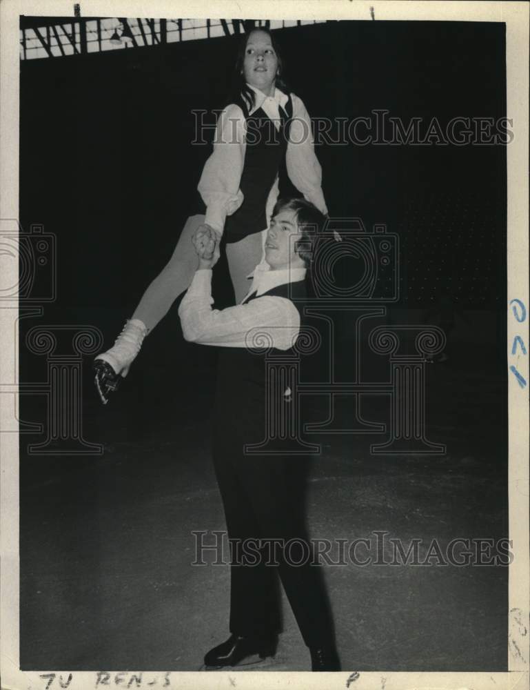 1972 Press Photo Figure skaters Shelley Morin, 11, and David Randall, 15- Historic Images