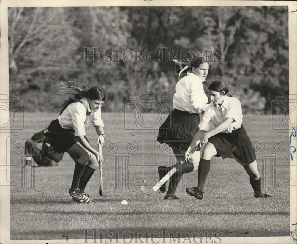 1972 Press Photo Skidmore College field hockey players in action - tub08277- Historic Images