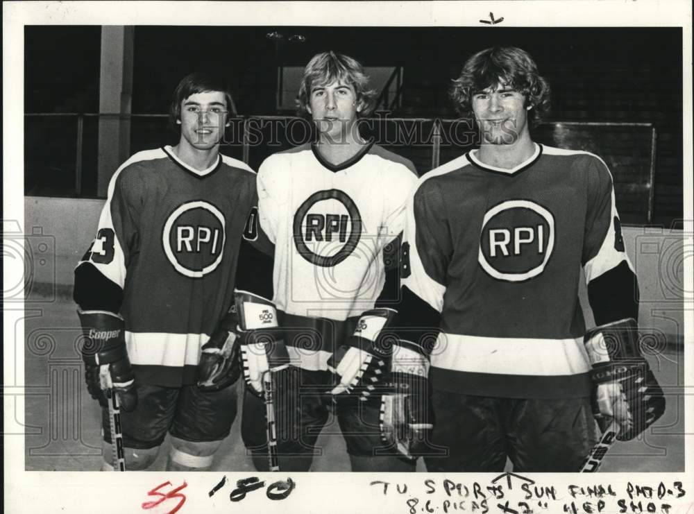 1971 Press Photo Steve Slack and RPI Hockey Teammates- Historic Images