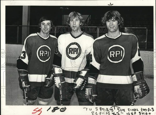 1971 Press Photo Steve Slack and RPI Hockey Teammates- Historic Images