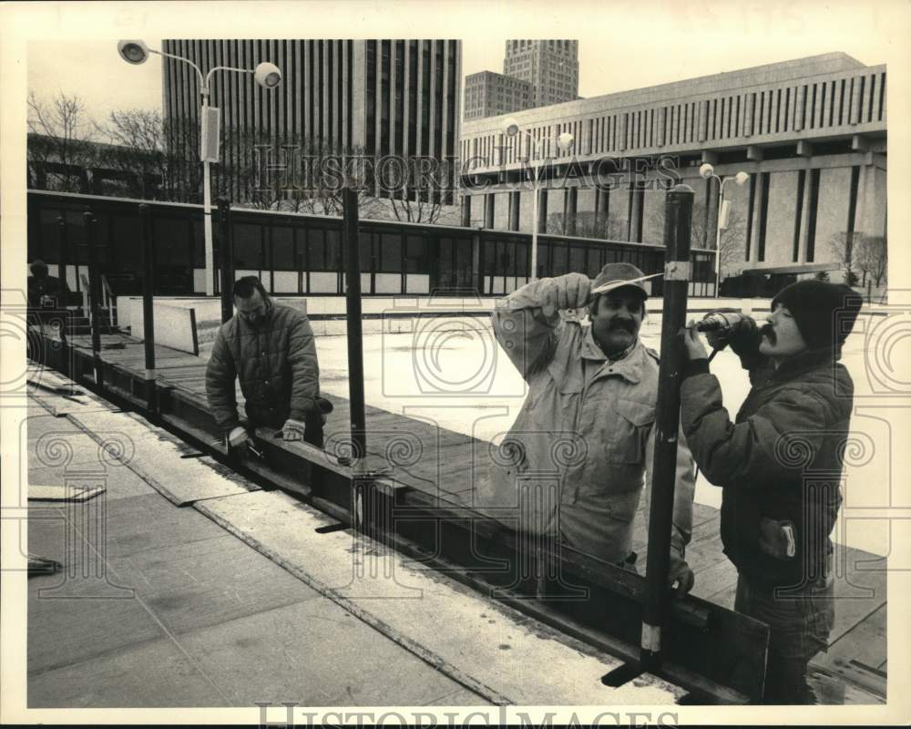 1983 Press Photo O.G.S. Employees Install Ice South Mall Skating Rink, Albany- Historic Images