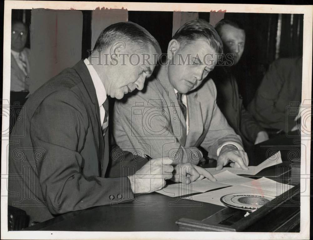 1965 Press Photo Charles Neville and Frederick R. Clark at State Bank of Albany - Historic Images