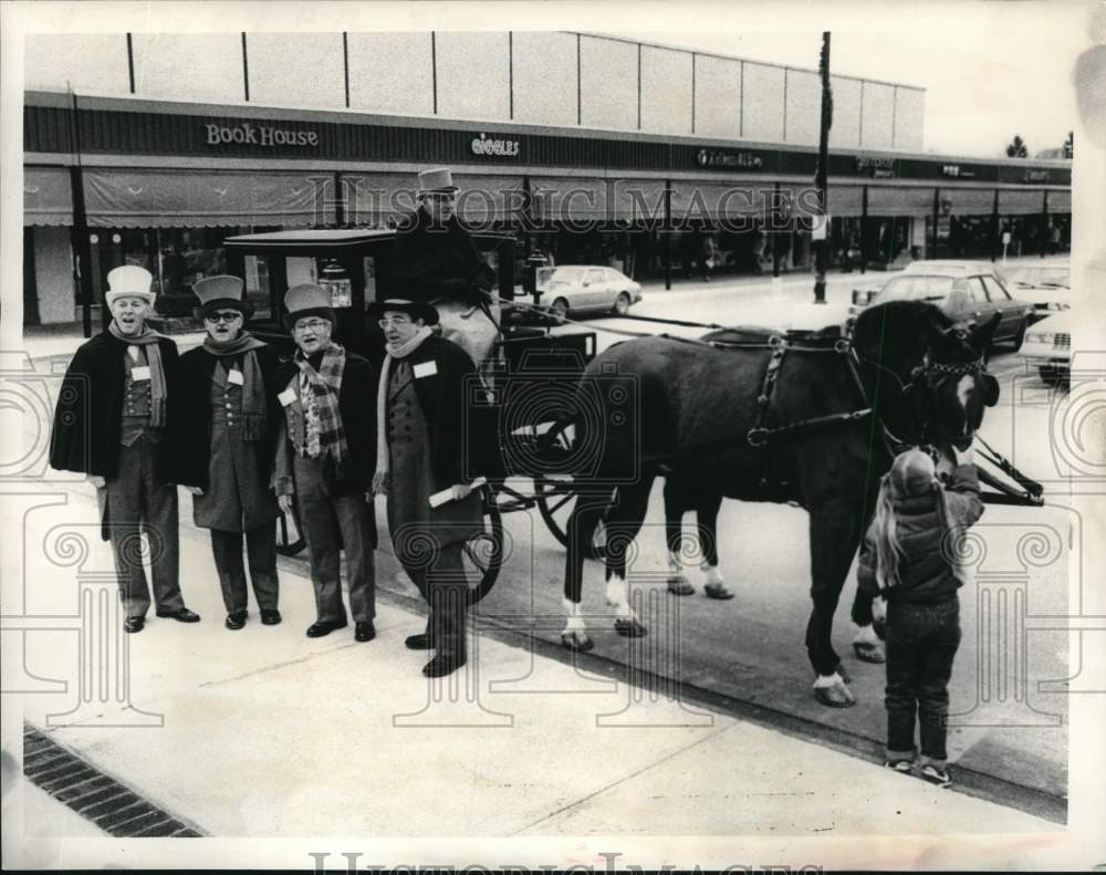 1983 Press Photo Racing City Chorus Sings Carols, Stuyvesant Plaza, New York - Historic Images