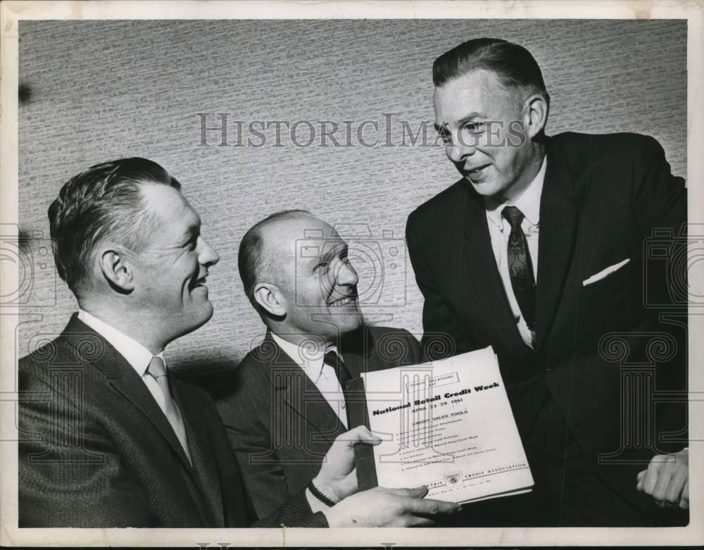 1961 Press Photo Men at Retail Credit Association Meeting, Albany, New York - Historic Images